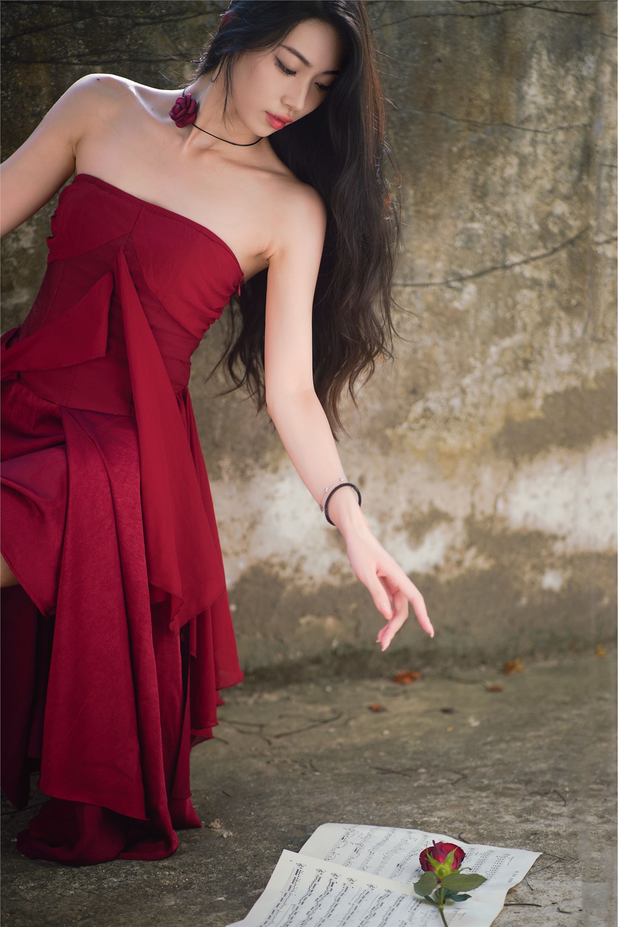 YITUYU艺图语 2025.01.15 魅力火玫瑰，少女璀璨之光 Liya